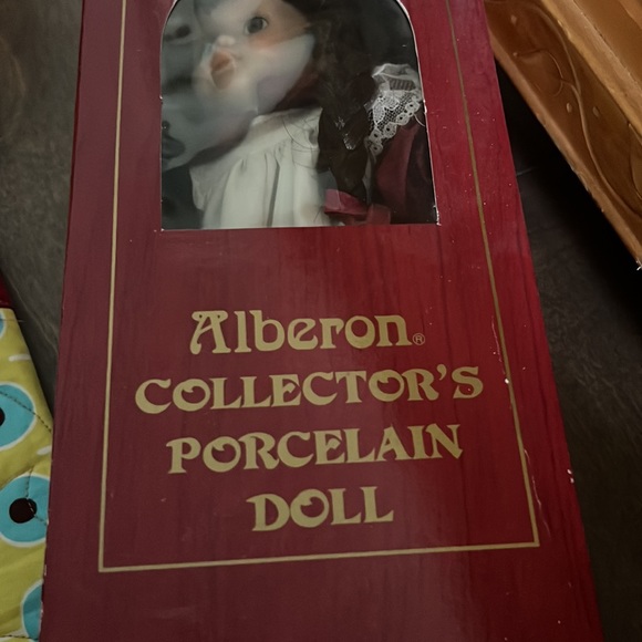 Alberon collertors doll - Picture 2 of 2
